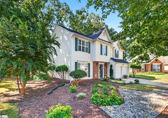 Photo 3 of Single family home for sale at 3 Watercrest Ct, Simpsonville, SC 29680 | MLS# 1605657 | Listing updated on 2026-10-22