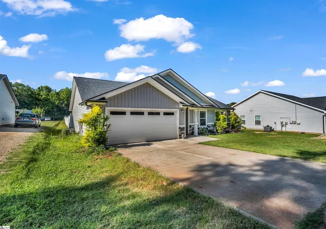 Photo 3 of Single family home for sale at 236 Scruggs Rd, Gaffney, SC 29341 | MLS# 1603039 | Listing updated on 2026-09-10