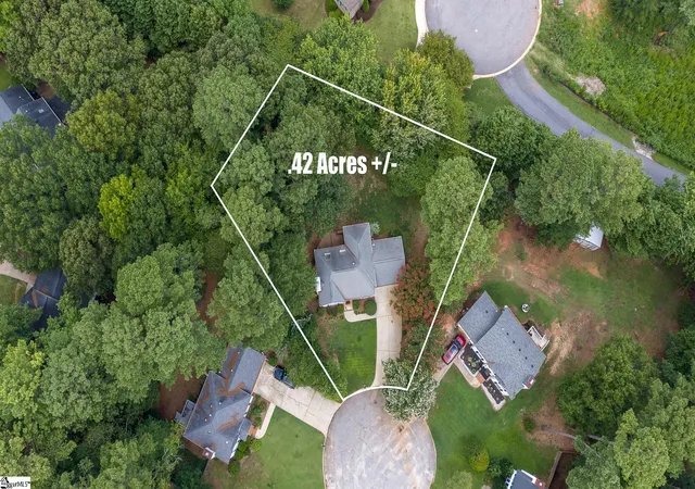Photo 2 of Single family home for sale at 13 Donegal Ct, Simpsonville, SC 29681 | MLS# 1603174 | Listing updated on 2026-09-10