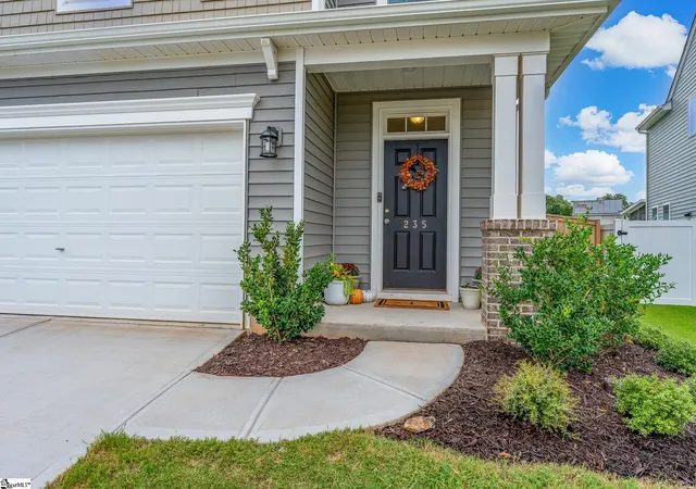 Photo 3 of Single family home for sale at 235 Pendergast Rd, Greenville, SC 29605 | MLS# 1604762 | Listing updated on 2026-10-19