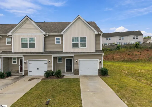 Photo 2 of Townhouse for sale at 211 Stone Fruit Ct, Duncan, SC 29334 | MLS# 1606388 | Listing updated on 2026-10-12