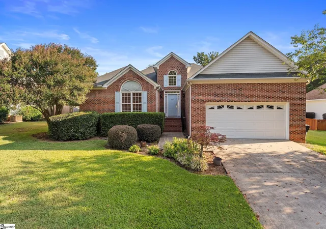 Photo 1 of Single family home for sale at 207 Kinard Way, Simpsonville, SC 29681 | MLS# 1604311 | Listing updated on 2026-10-16