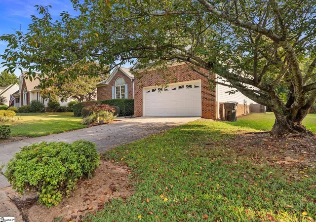 Photo 2 of Single family home for sale at 207 Kinard Way, Simpsonville, SC 29681 | MLS# 1604311 | Listing updated on 2026-10-16