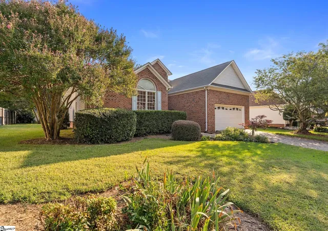 Photo 3 of Single family home for sale at 207 Kinard Way, Simpsonville, SC 29681 | MLS# 1604311 | Listing updated on 2026-10-16