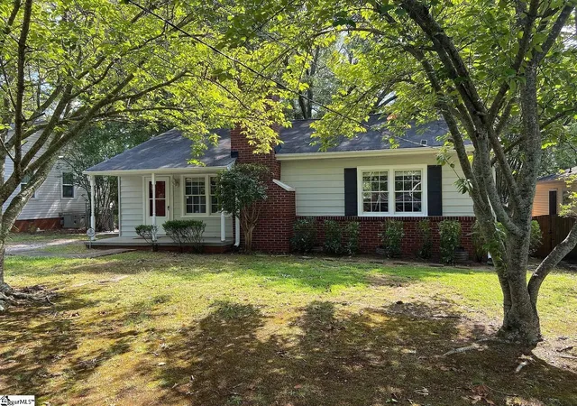 Photo 1 of Single family home for sale at 4 Elletson Dr, Greenville, SC 29607 | MLS# 1606285 | Listing updated on 2026-10-11