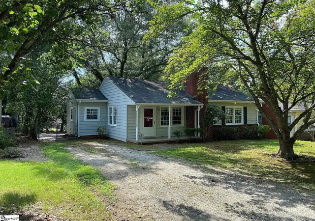 Photo 2 of Single family home for sale at 4 Elletson Dr, Greenville, SC 29607 | MLS# 1606285 | Listing updated on 2026-10-11