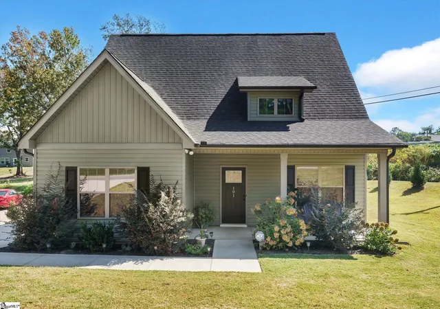 Photo 1 of Single family home for sale at 101 N Spencer St, Duncan, SC 29334 | MLS# 1605805 | Listing updated on 2026-10-19