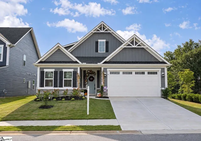 Photo 1 of Single family home for sale at 4 Dunroyal Rd, Fountain Inn, SC 29644 | MLS# 1604224 | Listing updated on 2026-09-25
