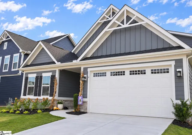 Photo 2 of Single family home for sale at 4 Dunroyal Rd, Fountain Inn, SC 29644 | MLS# 1604224 | Listing updated on 2026-09-25