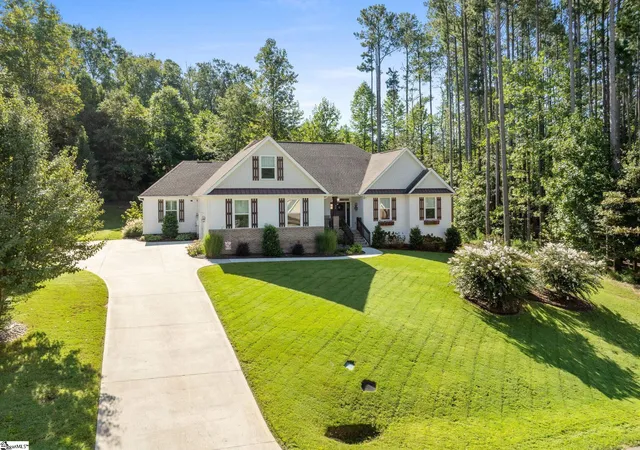 Photo 3 of Single family home for sale at 35 Pinerock Dr, Travelers Rest, SC 29690 | MLS# 1603696 | Listing updated on 2026-09-14