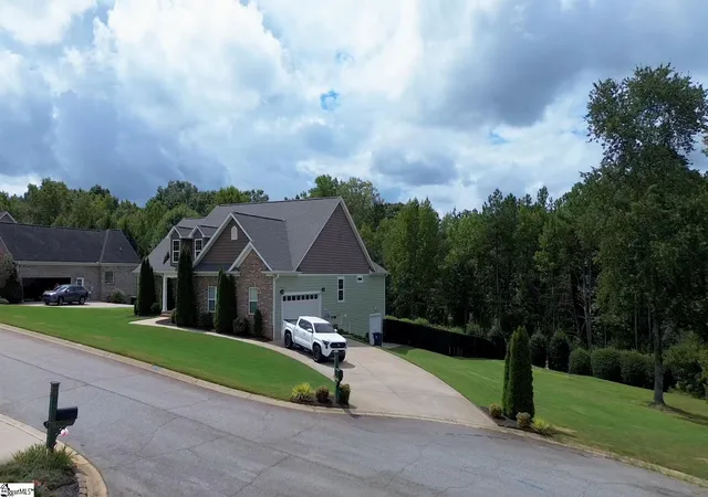 Photo 3 of Sale Pending at 209 Nanie Myree Ln, Wellford, SC 29385 | MLS# 1604057 | Listing updated on 2026-09-29