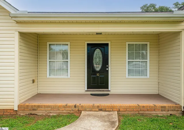 Photo 3 of Single family home for sale at 10 Katie Dr, Greenville, SC 29617 | MLS# 1602302 | Listing updated on 2026-09-18