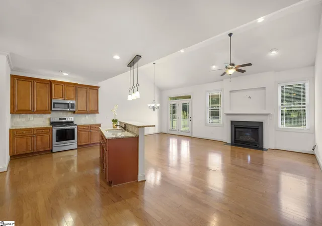 Photo 2 of Single family home for sale at 6 Belle Oaks Dr, Simpsonville, SC 29680 | MLS# 1603009 | Listing updated on 2026-09-04
