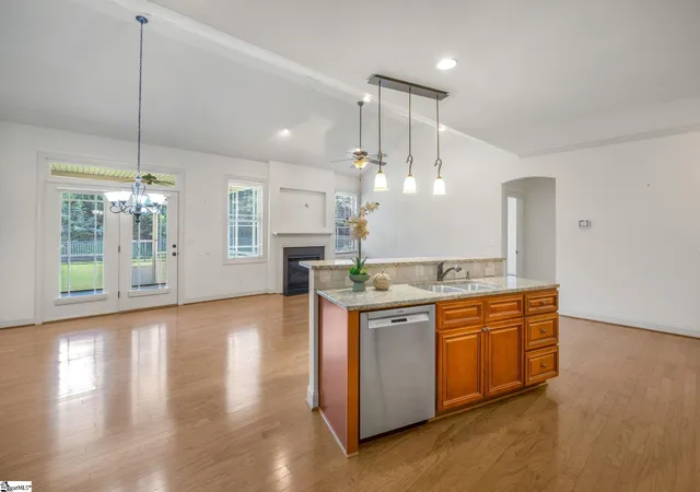 Photo 3 of Single family home for sale at 6 Belle Oaks Dr, Simpsonville, SC 29680 | MLS# 1603009 | Listing updated on 2026-09-04