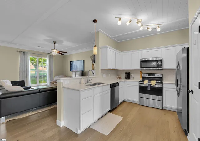 Photo 3 of Single family home for sale at 30 Joggins Dr, Simpsonville, SC 29681 | MLS# 1601975 | Listing updated on 2026-09-16