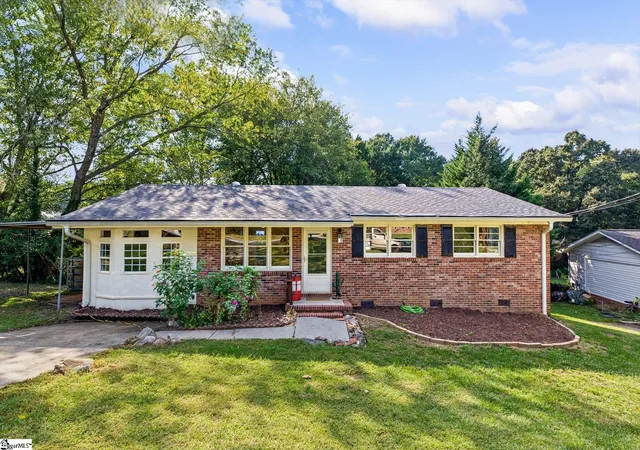 Photo 1 of Single family home for sale at 48 Carriage Dr, Greenville, SC 29609 | MLS# 1605696 | Listing updated on 2026-10-14