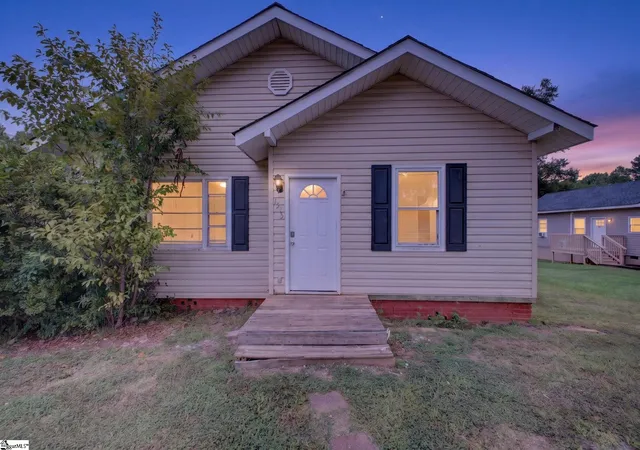 Photo 1 of Single family home for sale at 1575 Main St, Wellford, SC 29385 | MLS# 1605266 | Listing updated on 2026-10-02