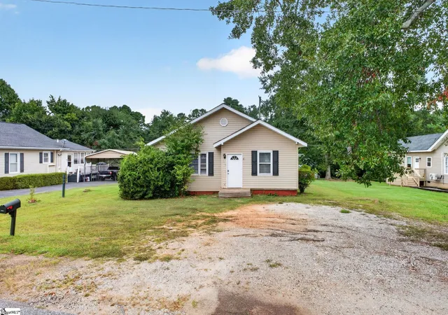 Photo 2 of Single family home for sale at 1575 Main St, Wellford, SC 29385 | MLS# 1605266 | Listing updated on 2026-10-02