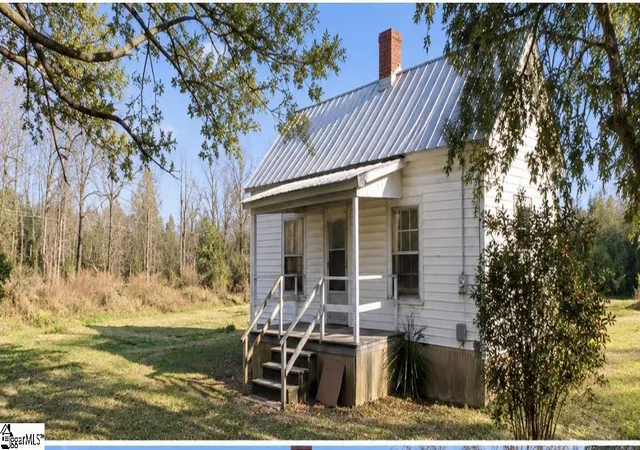 Photo 3 of Single family home for sale at 233 Cater St, Belton, SC 29627 | MLS# 1603269 | Listing updated on 2026-09-09