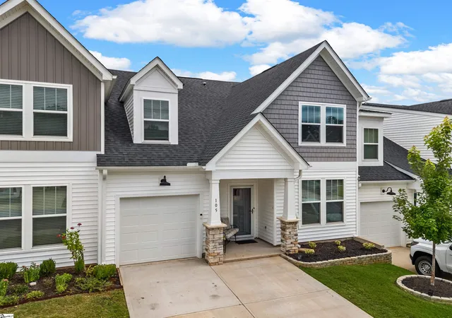Photo 2 of Townhouse for sale at 105 Thornfield Dr, Greenville, SC 29605 | MLS# 1603578 | Listing updated on 2026-09-11