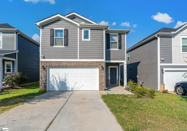 Photo 2 of Single family home for sale at 31 Cavell Dr, Greenville, SC 29607 | MLS# 1604455 | Listing updated on 2026-09-22