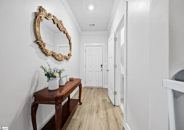 Photo 3 of Single family home for sale at 31 Cavell Dr, Greenville, SC 29607 | MLS# 1604455 | Listing updated on 2026-09-22