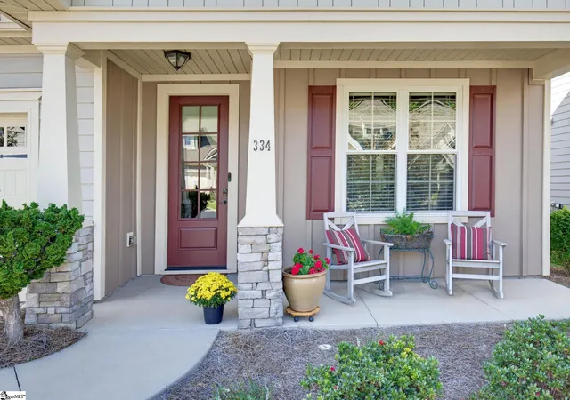 Photo 2 of Single family home for sale at 334 Belle Oaks Dr, Simpsonville, SC 29680 | MLS# 1606183 | Listing updated on 2026-10-20