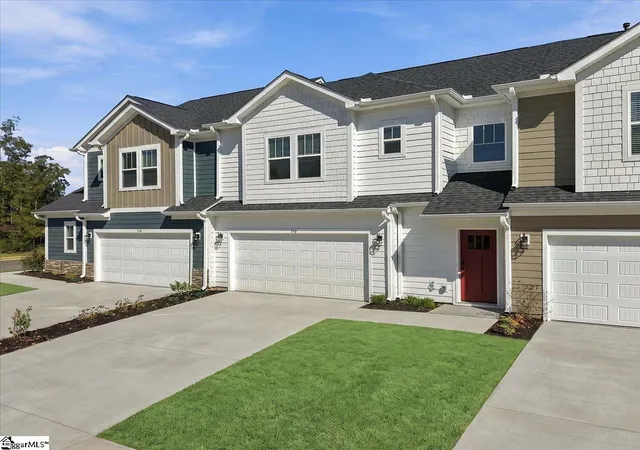 Photo 2 of Sale Pending at 330 Ridgelea St, Fountain Inn, SC 29644 | MLS# 1595600 | Listing updated on 2026-10-07
