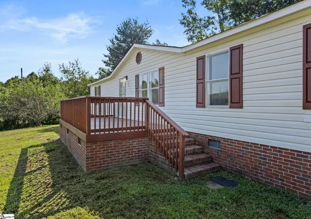 Photo 2 of Manufactured home for sale at 101 Redfern Ct, Easley, SC 29640 | MLS# 1602786 | Listing updated on 2026-09-17