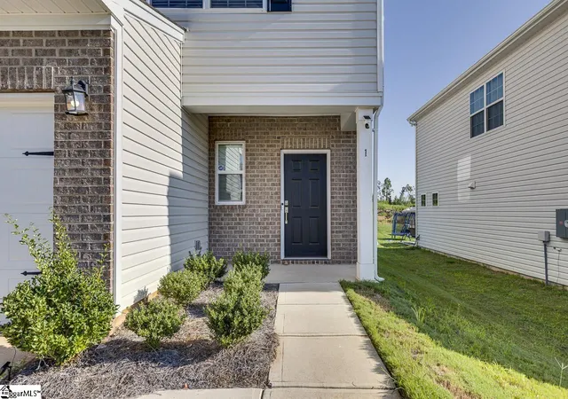 Photo 3 of Single family home for sale at 1 Nina Meadows Dr, Taylors, SC 29687 | MLS# 1602876 | Listing updated on 2026-09-10