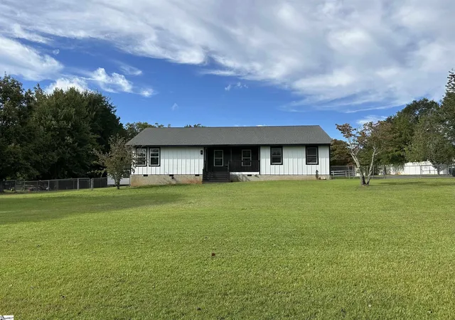 Photo 1 of Single family home for sale at 585 Cannon Ford Rd, Inman, SC 29349 | MLS# 1579500 | Listing updated on 2026-10-19
