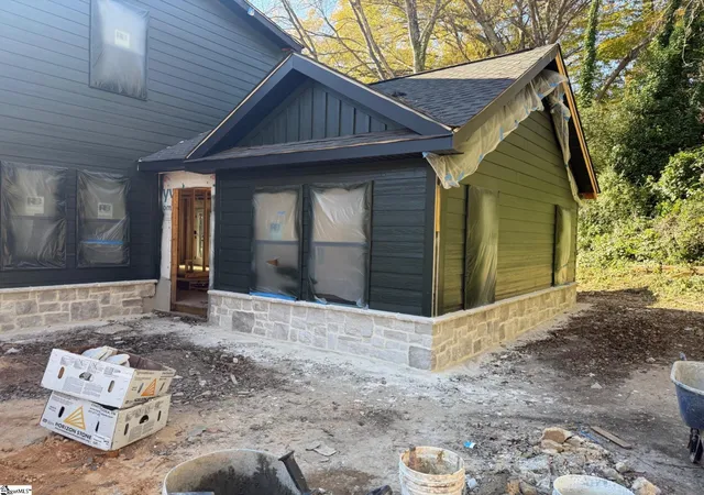 Photo 3 of Single family home for sale at 101 Paris View Dr, Greenville, SC 29609 | MLS# 1602678 | Listing updated on 2026-09-02