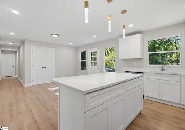 Photo 3 of Single family home for sale at 329 Amherst Dr, Spartanburg, SC 29306 | MLS# 1606374 | Listing updated on 2026-10-15