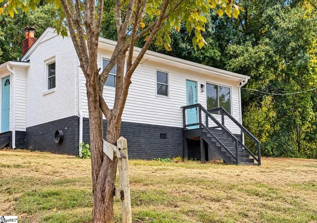 Photo 17 of Single family home for sale at 4116 Old Easley Brg Rd, Greenville, SC 29611 | MLS# 1606259 | Listing updated on 2026-10-28
