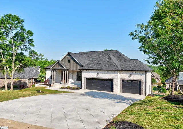 Photo 4 of Single family home for sale at 1027 Tuscany Dr, Anderson, SC 29621 | MLS# 1604433 | Listing updated on 2026-09-22