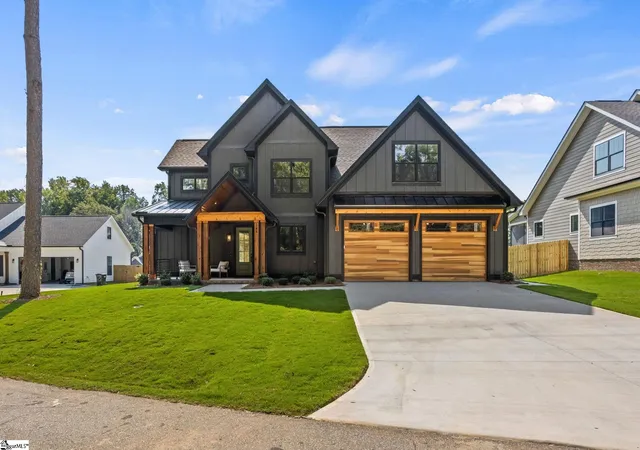 Photo 1 of Single family home for sale at 208 Forest Park Dr, Simpsonville, SC 29681 | MLS# 1604287 | Listing updated on 2026-10-02