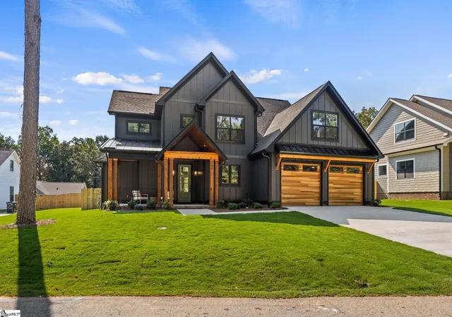 Photo 2 of Single family home for sale at 208 Forest Park Dr, Simpsonville, SC 29681 | MLS# 1604287 | Listing updated on 2026-10-02