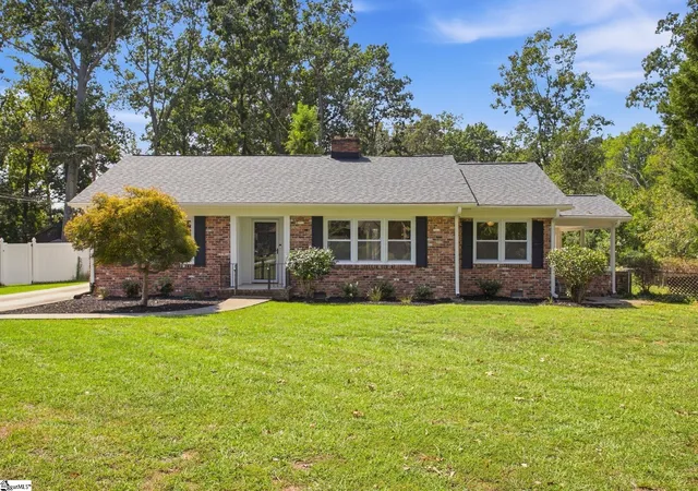 Photo 1 of Single family home for sale at 318 Elizabeth Dr, Greenville, SC 29615 | MLS# 1604536 | Listing updated on 2026-10-01