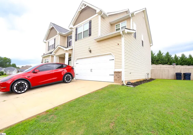 Photo 2 of Single family home for sale at 526 W Holloway Dr, Woodruff, SC 29388 | MLS# 1602633 | Listing updated on 2026-09-01