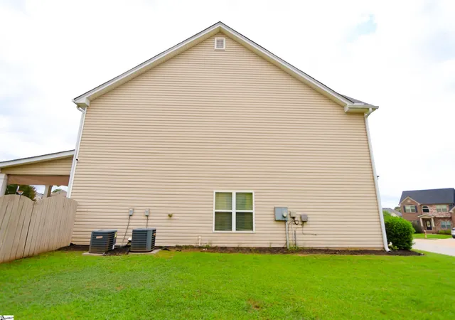 Photo 3 of Single family home for sale at 526 W Holloway Dr, Woodruff, SC 29388 | MLS# 1602633 | Listing updated on 2026-09-01