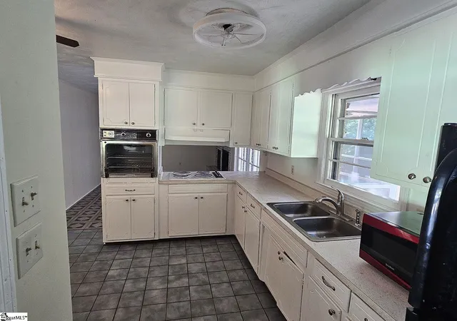 Photo 2 of Single family home for sale at 740 Kenmore Dr, Spartanburg, SC 29303 | MLS# 1605272 | Listing updated on 2026-09-29