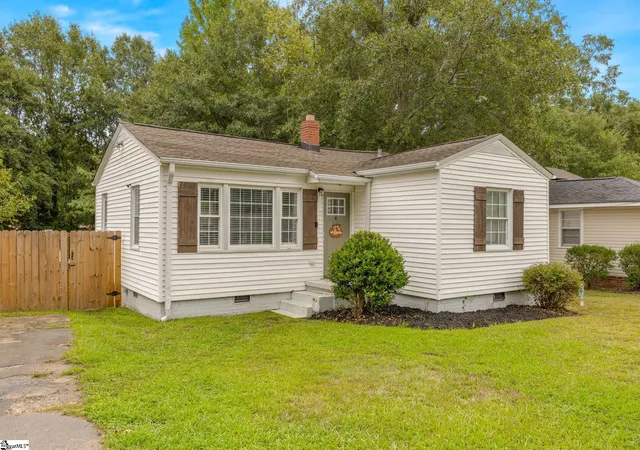 Photo 1 of Single family home for sale at 17 Cardinal Dr, Taylors, SC 29687 | MLS# 1603384 | Listing updated on 2026-09-10