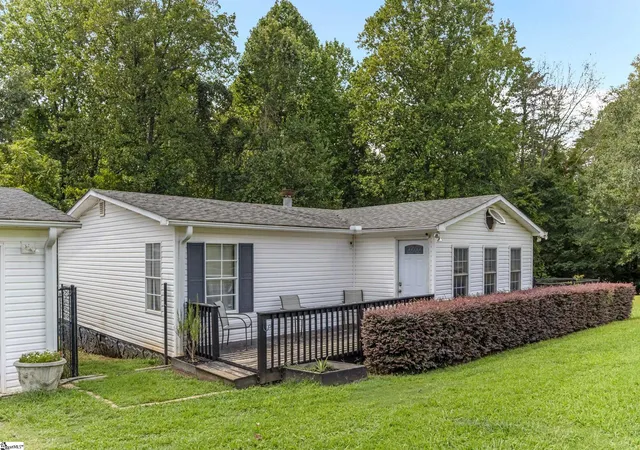 Photo 3 of Manufactured home for sale at 181 White Rd, Wellford, SC 29385 | MLS# 1603203 | Listing updated on 2026-09-10