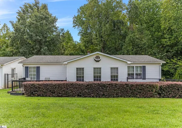 Photo 3 of Manufactured home for sale at 181 White Rd, Wellford, SC 29385 | MLS# 1603203 | Listing updated on 2026-09-10