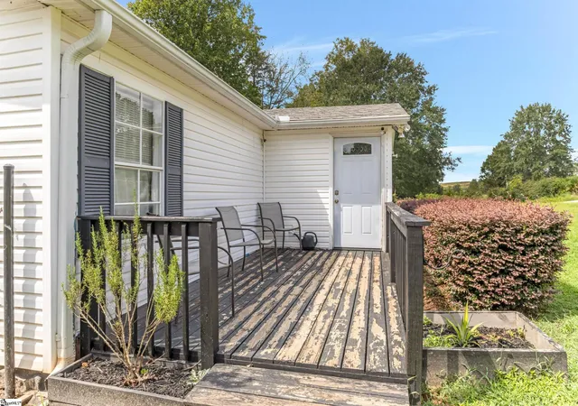 Photo 4 of Manufactured home for sale at 181 White Rd, Wellford, SC 29385 | MLS# 1603203 | Listing updated on 2026-09-10