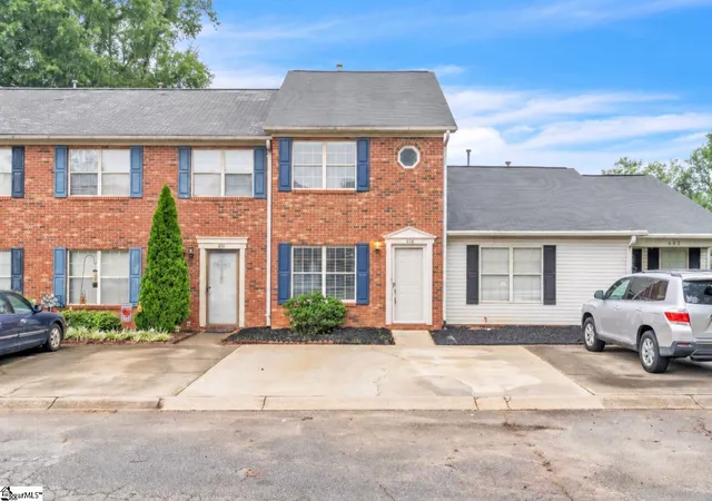 Photo 2 of Townhouse for sale at 404 W Townes Ct, Spartanburg, SC 29301 | MLS# 1598901 | Listing updated on 2026-09-14