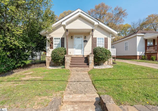 Photo 1 of Single family home for sale at 900 Green Ave, Greenville, SC 29605 | MLS# 1603894 | Listing updated on 2026-09-16