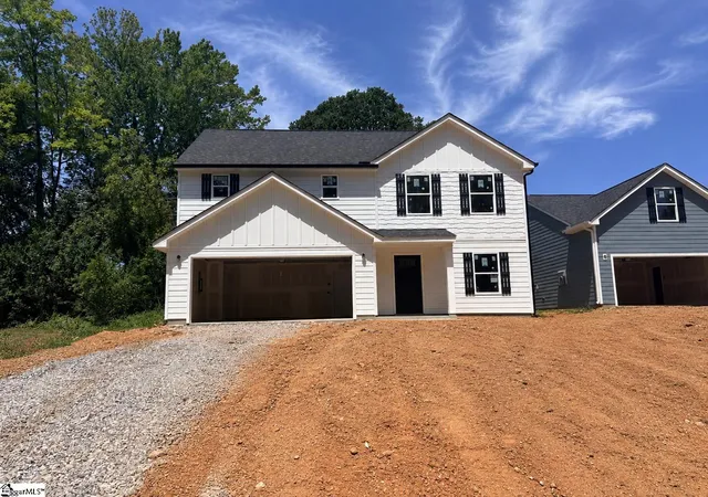Photo 1 of Single family home for sale at 405 Lake Circle Dr, Greenville, SC 29605 | MLS# 1598302 | Listing updated on 2026-09-25