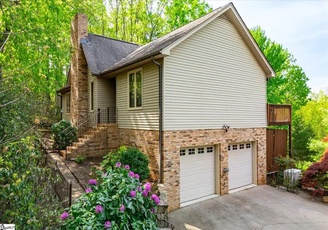 Photo 1 of Single family home for sale at 120 Packs Mountain Ridge Rd, Taylors, SC 29687 | MLS# 1587761 | Listing updated on 2026-09-14