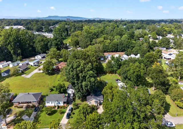 Photo 50 of Single family home for sale at 10 Westbrook Dr, Greenville, SC 29605 | MLS# 1603424 | Listing updated on 2026-10-02
